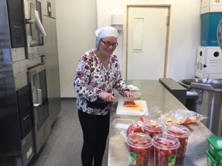 Smører matpakker som dugnad